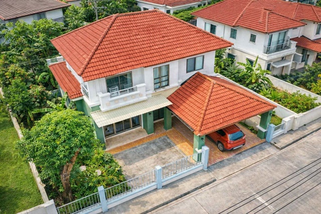 สุกี้ตี๋น้อย 1.38 กม.  รังสิต-นครนายก ถ.พระองค์เจ้าสายคลอง 4 บ้านเดี่ยว 2 ชั้น 50 ตร.วา. 200 ตร.ม. 4 นอน 3 น้ำ บ้านหลังใหญ่