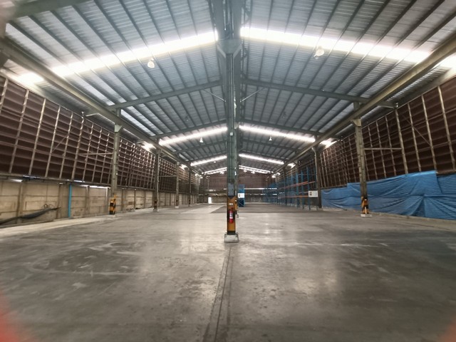 ให้เช่าโกดังขนาดใหญ่ 2300 ตรม. เต็มพื้นที่ ซอยวิภาวดีรังสิต 64 ที่จอดรถสะดวกสบาย ใกล้สนามบินดอนเมือง