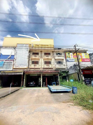 อาคารพาณิชย์ ทำเลดี  ตั้งอยู่ ต.บ้านจั่น อ.เมืองอุดรธานี จ.อุดรธานี