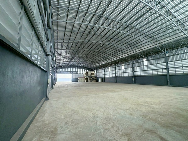 รร.พระหฤทัยนนทบุรี 1.4กม.ให้เช่าโกดัง 1200 ตร.ม.MRT แจ้งวัฒนะปากเกร็ด 28 4.5 กม. 300 ตร.วา. ม.รังสิต 3.9 กม.  เลียบคลองประปา