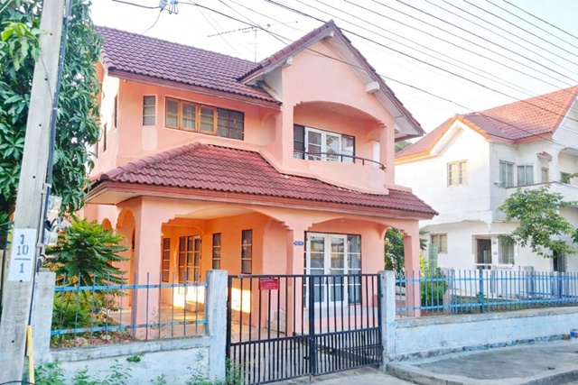 บ้านเดี่ยวขนาดใหญ่ 3-4นอน 2ห้องน้ำถูกที่สุด ไม่เคยอยู่  MRT สุวินทวงศ์ 1.2 กม. ร่มเกล้าต้นๆ บ้านหันหน้าไม่ชนใคร  65 ตร.ว. 250 ตร.ม.