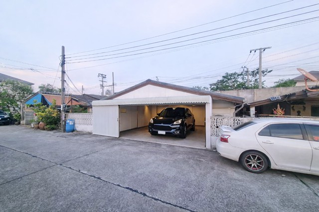 บางนา 900 ม.  2น้ำ บ้านเดี่ยว 50 ตร.ว. พร้อมแอร์ใหม่ 3 ตัว ทำเลบางนา-ตราด กม.8 เมกาบางน 1กม. 3นอน บางนา-ตราด51-55  ใหม่ ใกล้โลตัส