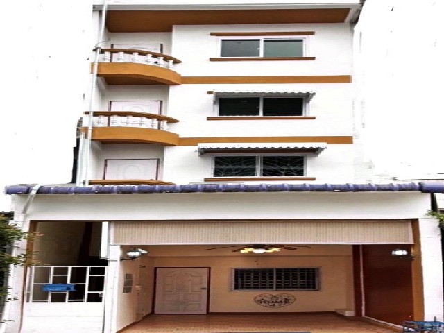 ขายอาคารพาณิชย์ทำเลดี ติดถนนใหญ่ ใกล้สนามบินเชียงใหม่ มีสิ่งอำนวยความสะดวกครบ