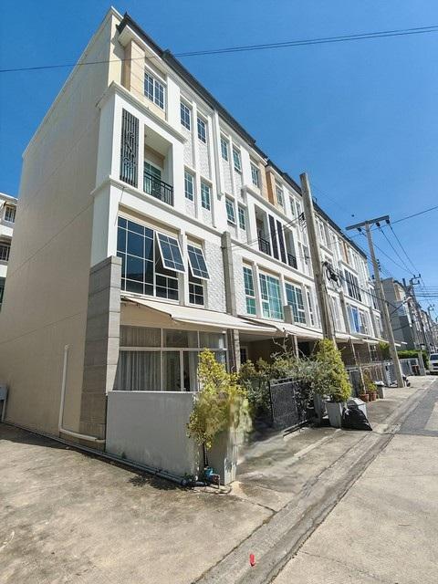 ให้เช่าทาวน์โฮม 4 ชั้น ห้องมุม The Master @BTS อุดมสุข ซอยสุขุมวิท 103 อยู่ระหว่างอุดมสุข 36 อุดมสุข 34 จดทะเบียนได้