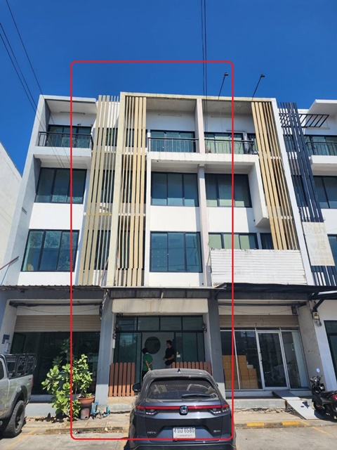 ซอยฉลองกรุง 25-35 PTT ให้เช่าอาคารพาณิชย์ 4ชั้น  23 ตร.วา 370 ตร.ม. ติดถนนใหญ่ ลาดกระบัง  ตลาดจตุจักรคุ้มเกล้า 2.3 กม. ตลาดหัวตะเข้ 3.5 กม.