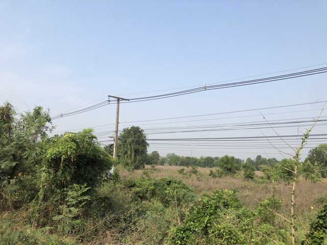 มูลค่าทวีเพิ่มพูนทรัพย์ในดิน เมืองบ้านตากจังหวัดตาก  3-1-40 ไร่ ติดถนนเอเซีย AH1 ติดถนนพหลโยธิน ไร่ 3ลบ. โทร 096-8821857