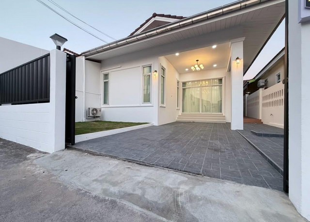 หมู่บ้าน โชคชัย8 เขาน้อยใกล้ทางรถไฟ  รับผ่อนตรง เฟอร์นิเจอร์ หิ้วกระเป๋าเข้าอยู่ได้เลย