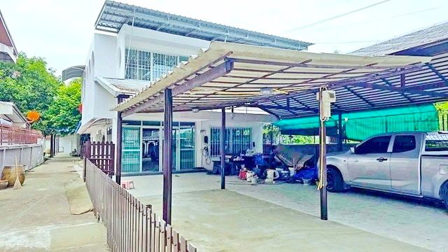 BTS อุดมสุข 1.7 กม.ถนนสุขุมวิท101 ให้เช่าบ้านเดี่ยว 2 ชั้น 100 ตร.วา.300 ตร.ม.พร้อมเฟอร์ฯ  4 นอน 2 น้ำ