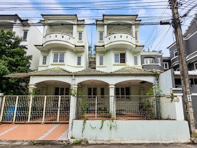 หมู่บ้านเศรณีดอนเมือง-สรงประภา ซอยวัดเวฬุวนาราม 18 ดอนเมือง ทาวน์โฮม 3 ชั้น 2 หลังติดกัน ทำเลศักยภาพ เชื่อมต่อถนนหลักหลายเส้นทาง ราคาพิเศษ