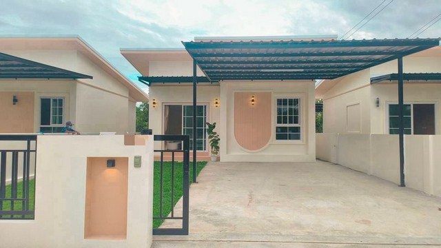 บ้านสร้างใหม่ สไตล์มินิมอล มูจิ สนามหญ้ารอบบ้าน สารภี
