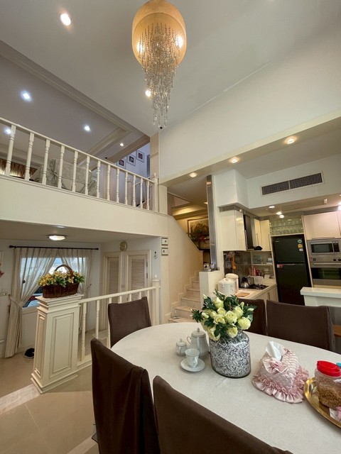 P1884 ให้เช่า ทาวน์โฮมหรู คริสตัล วิลล์ Townhome Crystal Ville ติดทางด่วน เอกมัยรามอินทรา ซอยประดิษฐ์มนูธรรม 19 หลังเซ็นทรัลอีสต์วิลล์