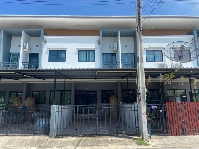 ขาย ทาวน์โฮม โครงการเดอะ ลีฟวิ่ง บึง-ศรีราชา  สะดวกสบายทุกการเดินทาง เข้าได้จากซอยอัสสัมชัญ-ศรีราชา และทางหลวงหมายเลข 7