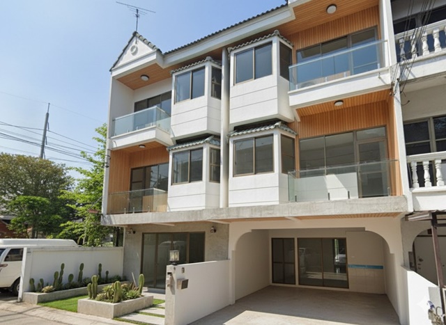 รีโนเวทใหม่ทั้งหลัง 20 ตร.วา. 240 ตร.ม.MRTบางกระสอ 900 ม.ให้เช่าทาวน์เฮาส์ 3 ชั้น บิ๊กซี รัตนาธิเบศร์ 2 800ม.