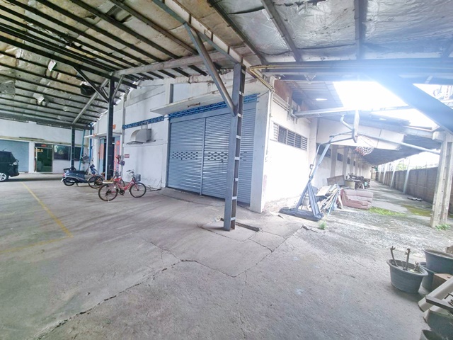 ถ.สุขสวัสดิ์ 64-74 รถเทเลอร์ 18 ล้อเข้าได้ ให้เช่าโกดังพร้อมสำนักงาน 220 ตร.ม. ประชาอุทิศ-บางครุ พระประแดง