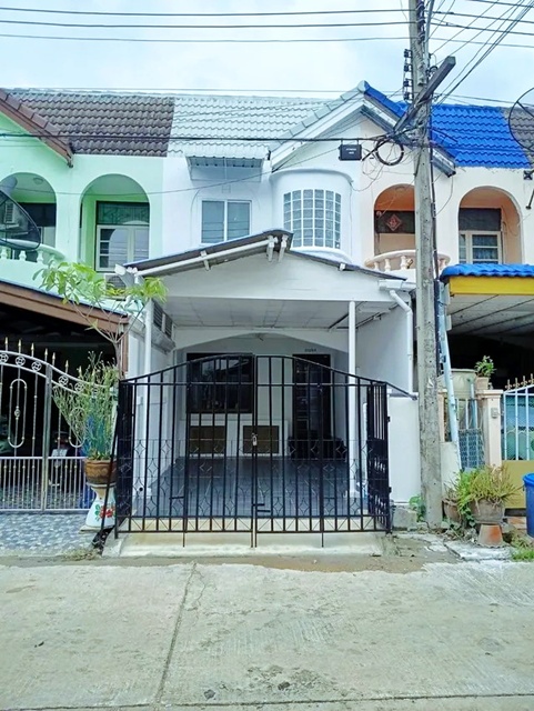 ม.รังสิต 2.2 กม. ให้เช่าทาวเฮ้าส์ 2 ชั้น 17 ตร.วา. 140 ตร.ม. 2 นอน 2 น้ำ ตลาดดวงแก้ว 2.6 กม.หลักหก โลตัส วัดนาวงศ์ ดอนเมือง 600 ม.