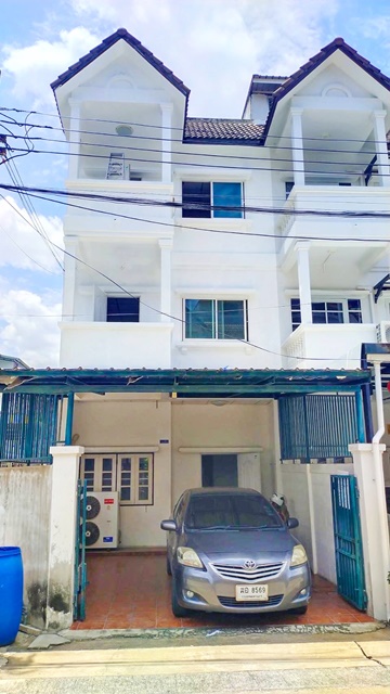 เจริญราษฎร์1-7 Central Plaza พระราม 3 1.8 กม. 4นอน โฮมโปรพระราม3 590ม. ทาวน์เฮ้าส์ขนาดใหญ่ 4 ชั้น  4น้ำ ฟังก์ชันครบ สาทร และสีลม