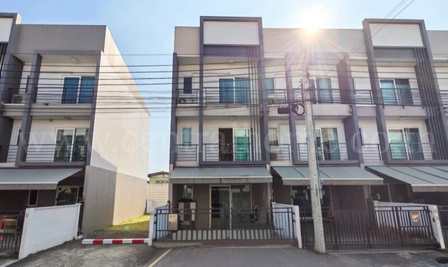 ลดราคา ทาวน์โฮม 3 ชั้น บ้านกลางเมือง สวนหลวง ใกล้ MRT สถานีศรีอุดม