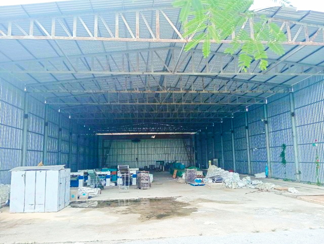 ให้เช่าโรงงาน พร้อมออฟฟิศ ตลาดสดเขาไม้แก้ว 1.4 กม. บางละมุง-ชลบุรี. ขอใบรง.4ได้ พื้นที่สีเหลือง  1800 ตร.ม. รร.นานาชาติรักบี้ 3.5 กม.