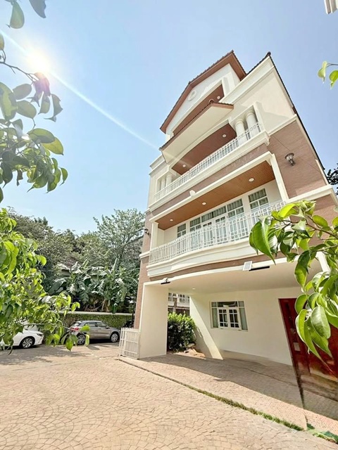 BTS เอกมัย 1.6กม. ทำเล Penthouse Thonglor ทาวน์โฮมสุดหรู 4 ชั้น ดองกิ มอลล์ ทองหล่อ 1.4 กม. 25 ตร.วา. 400 ตร.ม. ฟังก์ชันครบ 5 นอน 6 น้ำ