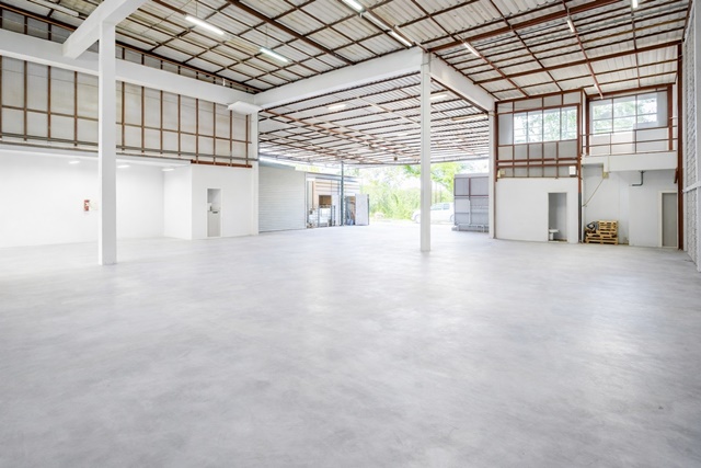 โกดังให้เช่า 4 นอน 4 น้ำ ใกล้รร.อัสสัมชัญธนบุรี 1 กม  450 ตร.ม. บางไผ่ บางแค สาย2-3 หมู่บ้านเศรษฐกิจ