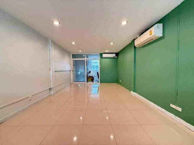 P1315 ให้เช่าอาคารพาณิชย์ 3.5 ชั้น + ดาดฟ้า ถนนพระราม 4 เดินทางสะดวก เหมาะทำธุรกิจ