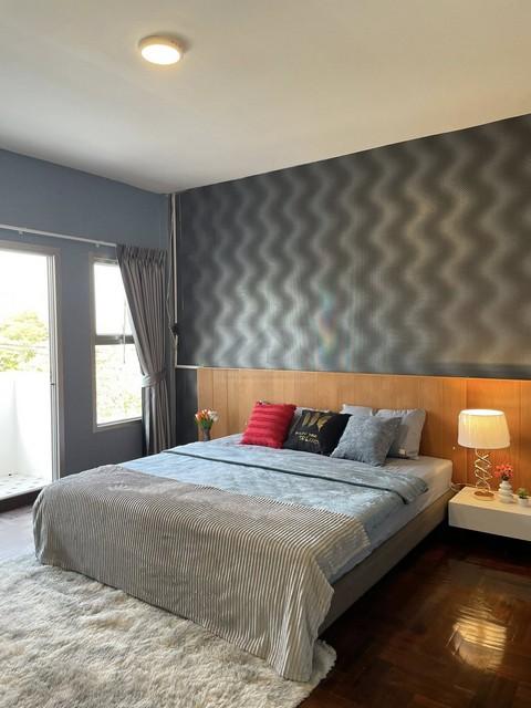 P2048 ให้เช่าโฮมออฟฟิศ ติดถนนซอยกรุงเทพกรีฑา 7 รอบข้างมีหมู่บ้านหลายโครงการ เข้าออกได้ทั้ง รามคำแหง 60 กรุงเทพกรีฑา ศรีนครินทร์