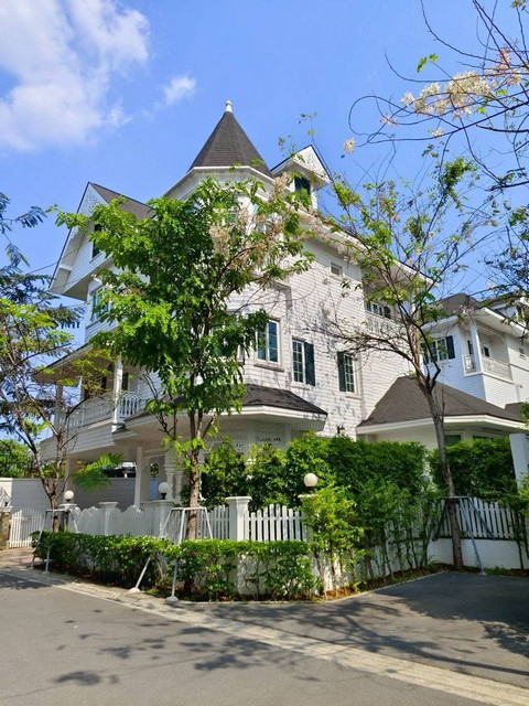 T26-908 ให้เช่า บ้าน โครงการแฟนตาเซีย วิลล่า4 ถนนศรีนครินทร์ (ซอยบางนาตราด 33) ชั้นทั้งหมด 3 ชั้น 150000 บาทต่อเดือน 73 ตร.วา