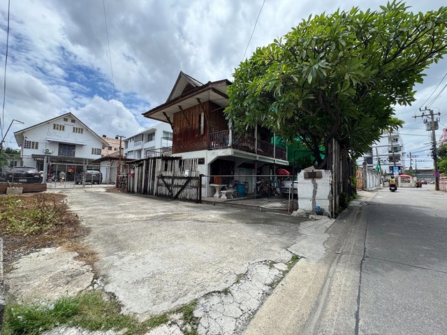 T26-1134 ขาย ที่ดิน ที่ดิน 421 ตร.วา พร้อมสิ่งปลูกสร้าง ซอยลาดพร้าว 80 ใกล้กับ ใกล้ MRT ลาดพร้าว 71 ใกล้รัชดา เหม่งจ๋าย เลียบด่วน 1 ไร่ 421