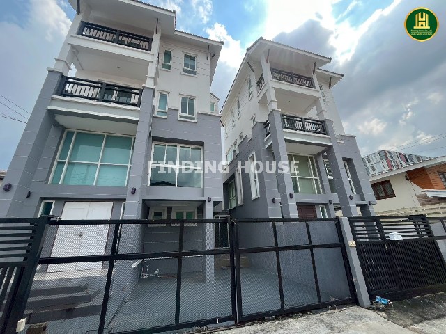 บ้านให้เช่า 2 หลังติดกัน  3.5 ชั้น แถวเอกมัย 12 (ปรีดีย์พนมยงค์ 31) ทำเลพรีเมี่ยม 5 นาทีทองหล่อซอย 10