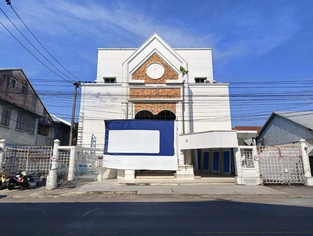 ขายสำนักงาน ถนนธนาลัย เชียงราย ดีไซน์สวย พื้นที่ใช้สอยกว้าง ราคาโปรโมชั่น