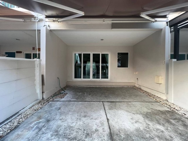 ด่วน ขายขาดทุน ทาวน์โฮม ติดถนนพระรามเก้า 3ชั้น ราคาถูกสุดในย่านนี้ บ้านกลางเมือง พระรามเก้า โครงการติดถนนพระรามเก้า