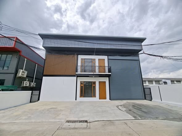 ให้เช่าออฟฟิศพร้อมโกดัง 300 ตรม. เนื้อที่ 90 ตรว. ซอยนวมินทร์ 111 - ลาดพร้าว 101 - ประดิษฐ์มนูธรรม