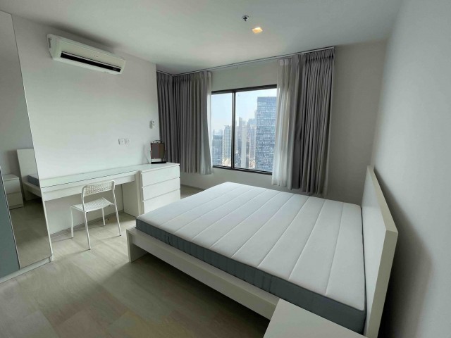 Life One Wireless Clean Convenient 41st Floor BTS PloenChit