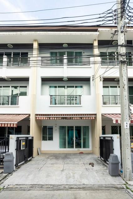 ให้เช่าทาวน์โฮม 3 ชั้น 21 ตร.ว. โครงการบ้านกลางเมือง ลาดพร้าว 71 นาคนิวาส 34