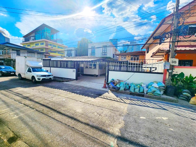 MRT ห้วยขวาง 600ม.ให้เช่าบ้านชั้นเดียว 312ตร.ม. 78ตร.วา.ถ.ประชาราษฎร์บำเพ็ญ2-10 รร.นานาชาติรีเจนท์ 1.9 กม. 4 นอน ตลาดสดห้วยขวาง 800 ม.