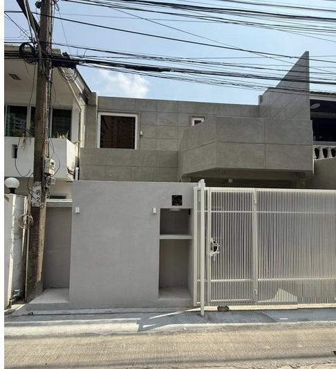 ให้เช่าทาวน์โฮม 2 ชั้น 200 ตร.ม. ย่านพร้อมพงษ์ ซอยสุขุมวิท 26 ใกล้ BTS พร้อมพงษ์