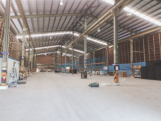 ให้เช่าโกดังขนาดใหญ่ 2300 ตร.ม. เต็มพื้นที่ ซอยวิภาวดีรังสิต 64 ที่จอดรถสะดวกสบาย ใกล้สนามบินดอนเมือง