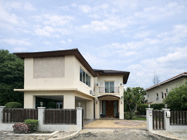 ให้เช่าบ้านเดี่ยวหรู 2 ชั้น 4 ห้องนอน หมู่บ้านแกรนด์ คาแนล ดอนเมือง บ้านหลังใหญ่ มุมสวยที่สุด อยู่บนทะเลสาบ ใกล้สนามบินดอนเมือง