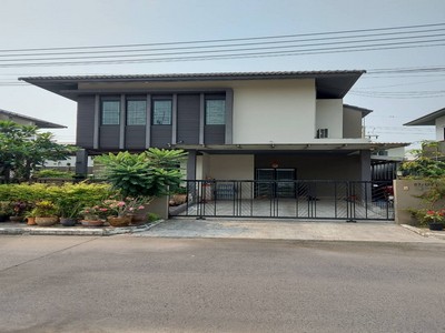 ขายด่วน! บ้านเดี่ยวคลองหลวง หมู่บ้านเลอมิวเรีย (Le Muria) 52 ตร.ว. 3 นอน 2 ที่จอด 176 ตร.ม. ติดถนนเมนกว้างมาก เดินทางสะดวก
