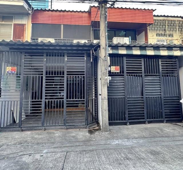 HR 9702 ให้เช่าโฮมออฟฟิศ 2 ชั้น อโศก ดินแดง ใกล้ MRT พระราม 9 เดินได้ ทาวน์โฮม 2 คูหาเชื่อมกัน จดทะเบียนบริษัทได้