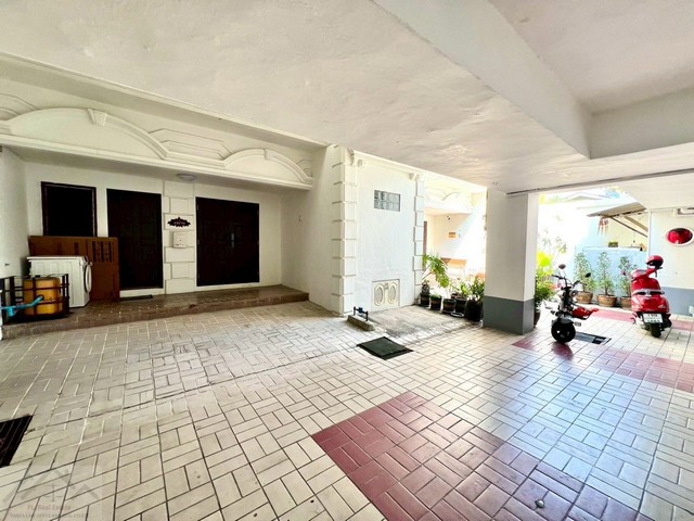 ให้เช่าทาวน์โฮมหรู 4 ชั้น 250 ตร.ม.  โครงการ Leo Classic Place ใจกลางทองหล่อ 49 ใกล้โรงพยาบาลสมิติเวช สุขุมวิท