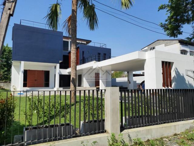 ให้เช่า Pool Villa 3 ชั้น 250 ตร.ว. ซอยสุขุมวิท 62 มีสระว่ายน้ำกลางบ้าน ใกล้ BTS บางจาก