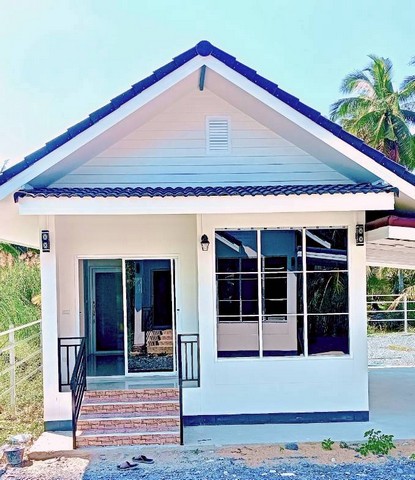 ขายบ้านเดี่ยว 31.1 ตรว.  สไตล์มินิมอล ท่ามกลางสวนมะพร้าวและแหล่งท่องเที่ยวทางน้ำทำเลตัวเมือง  บ้านแพ้ว  ZW653