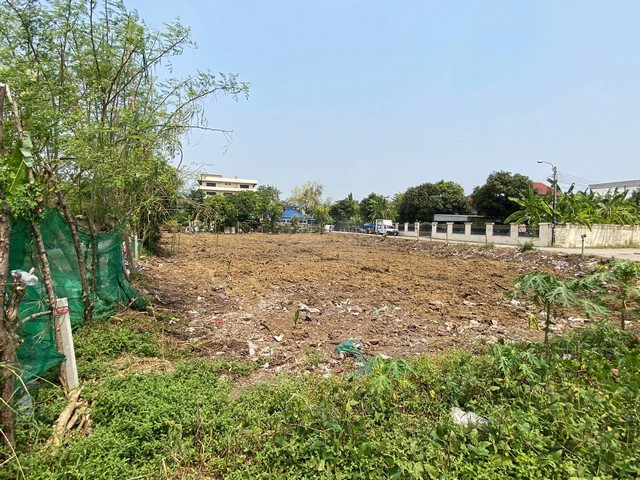 ขายที่ดิน 1 ไร่ 40 ตรว ซอยรามอินทรา42 ย่านนวลจันทร์ แปลงใหญ่หัวมุมติดถนนซอย ปากซอยติด MRT รามอินทรา กม.6