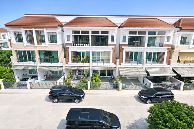 บ้านกลางเมือง 3 ชั้น สไตล์หรู 4 นอน รัชดา เหม่งจ๋าย   ประชาอุทิศ เดอะซีน ทาวน์ อิน ทาวน์