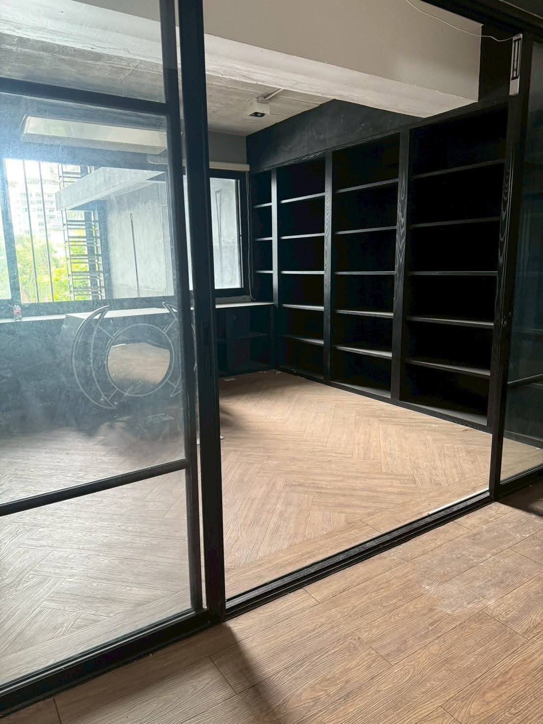 ให้เช่า ตึกสำนักงาน ออฟฟิต สุขุมวิท 31 กรุงเทพฯ พื้นที่ 300 ตรม. ชั้น 5 ยกชั้น