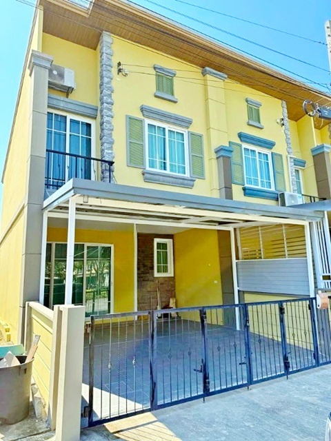 ฟิวเจอร์-รังสิตคลอง3 ตลาดคลองสาม 800 ม. ให้เช่าทาวน์โฮม 2 ชั้น 4 นอน 3 น้ำ 20 ตร.วา.ตลาดไท 3กม. ตลาดไอยรา 2.8กม.