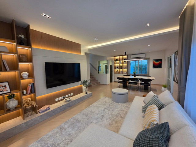 ปล่อยเช่า บ้านVillaggio3 ศรีนครินทร์บางนา 5Bed ใกล้Megaบางนา พร้อมอยู่