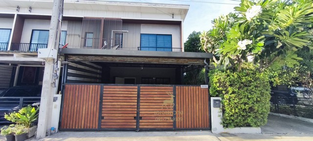 ขายบ้านทาวน์โฮม 2 ชั้นหลังหัวมุม หมู่บ้านเดอะคอนเนค 34 อ่อนนุช-วงแหวน เลียบถนนกาญจนาภิเษก ใกล้สนามบินสุวรรณภูมิ