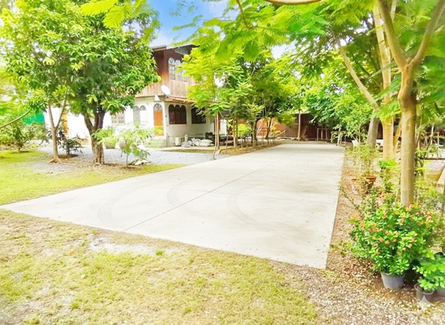 MRTภาษีเจริญ 700ม. จอดรถ 15–20คัน ให้เช่าบ้านไม้ไทย ติดคลองบางจาก เพชรเกษม48-58 เข้าซอย400ม  250 ตารางวา  1000 ตร.ม.